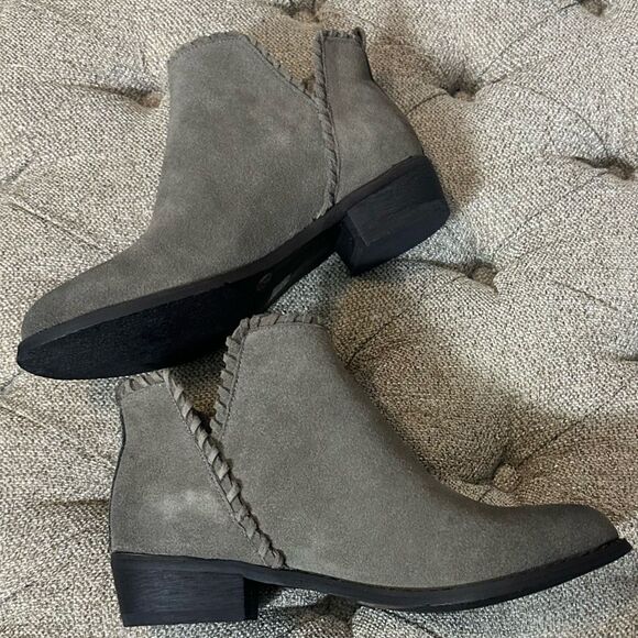 Dirty Laundry Faux Suede Booties‎ - Picture 2 of 13